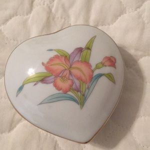Vintage trinket box